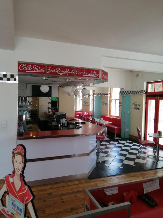 Savoy Hotel Beaufort-West Beaufort West Bagian luar foto
